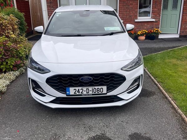 Ford Focus Hatchback, Petrol Hybrid, 2024, White