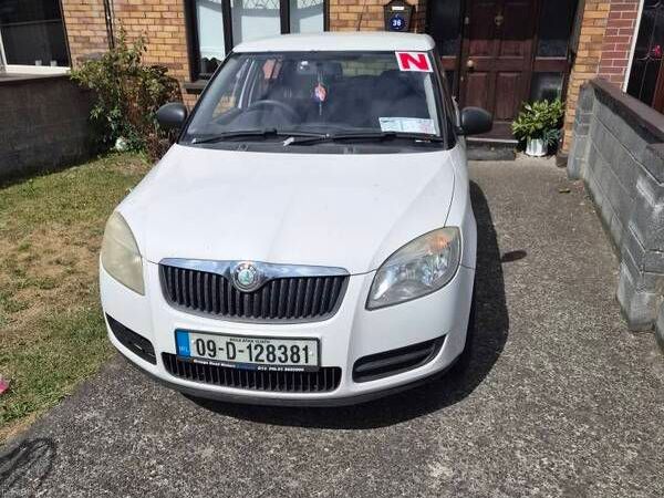 Skoda Fabia Hatchback, Petrol, 2009, White