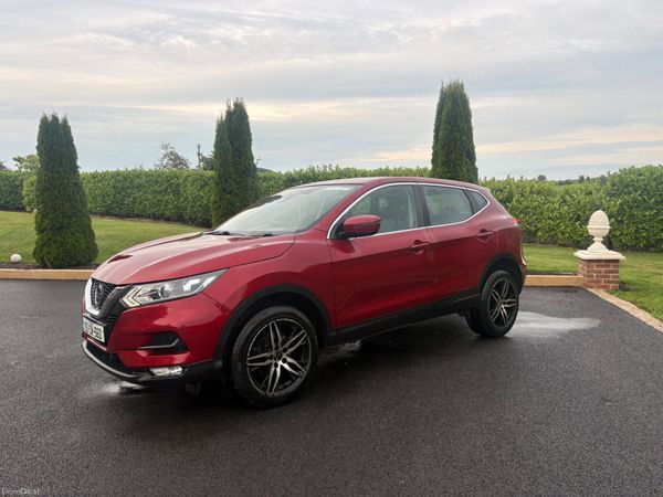 Nissan Qashqai Hatchback, Diesel, 2019, Red