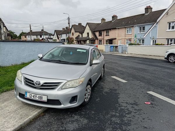Toyota Corolla Saloon, Diesel, 2012, Silver