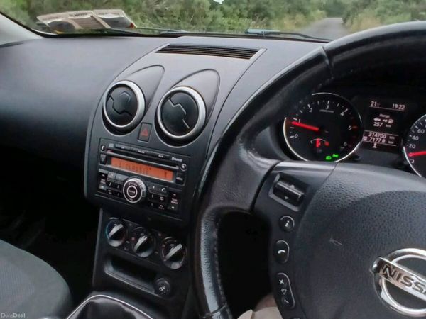 Nissan Qashqai Hatchback, Diesel, 2011, Silver