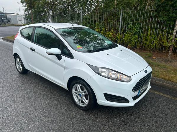 Ford Fiesta Hatchback, Petrol, 2014, White
