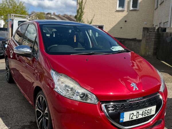 Peugeot 208 Hatchback, Diesel, 2012, Red
