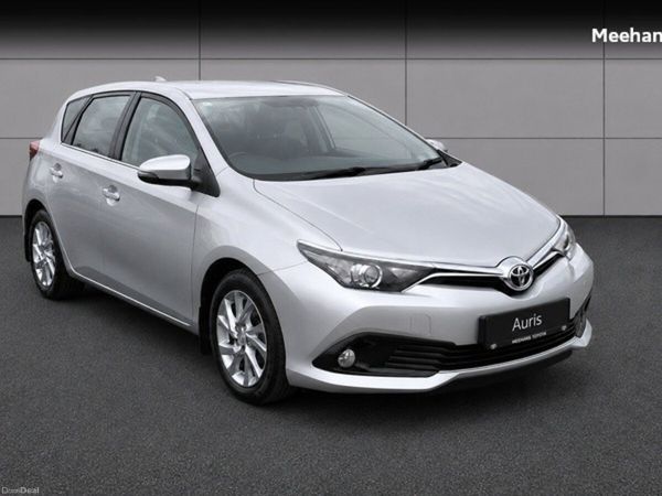 Toyota Auris Hatchback, Diesel, 2016, Silver