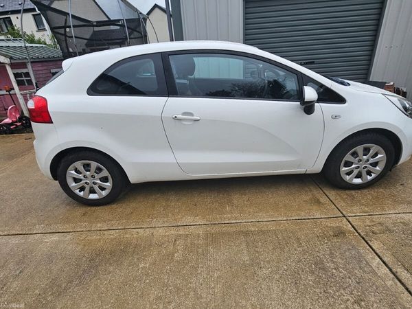 Kia Rio Hatchback, Petrol, 2014, White
