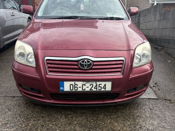 Toyota Avensis Saloon, Petrol, 2006, Red