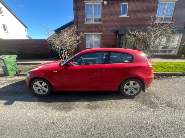 BMW 1-Series Hatchback, Petrol, 2007, Red