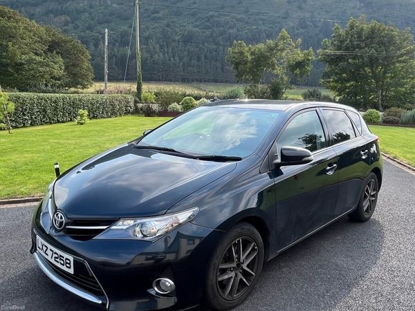 Toyota Auris Hatchback, Diesel, 2015, Grey