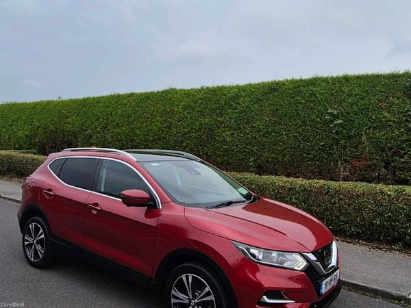 Nissan Qashqai Hatchback, Diesel, 2018, Red