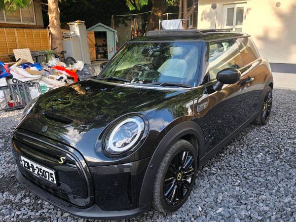 Mini Electric Hatchback, Electric, 2023, Black