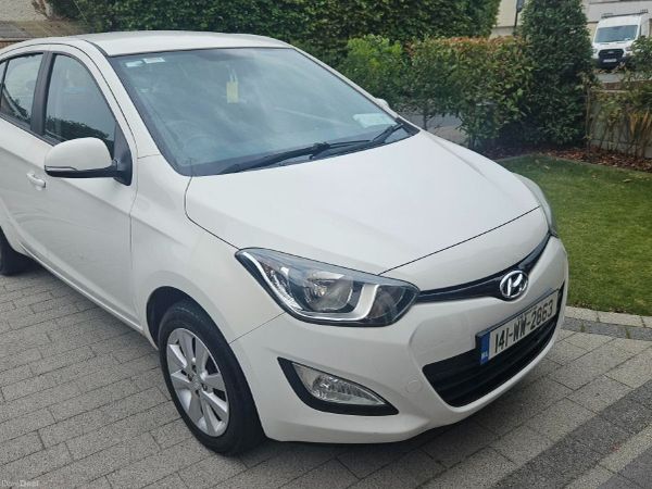 Hyundai i20 Hatchback, Petrol, 2014, White