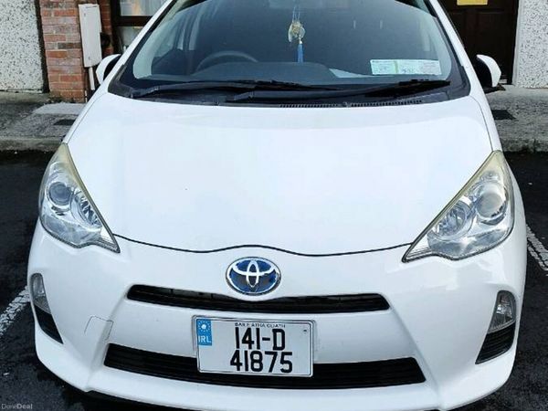 Toyota Aqua Hatchback, Petrol Hybrid, 2014, White