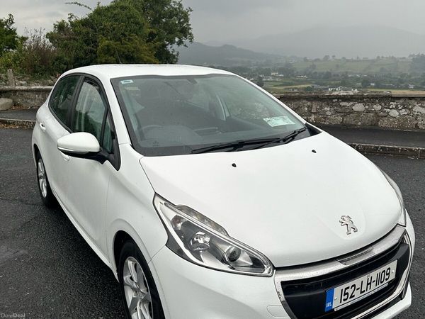 Peugeot 208 Hatchback, Petrol, 2015, White