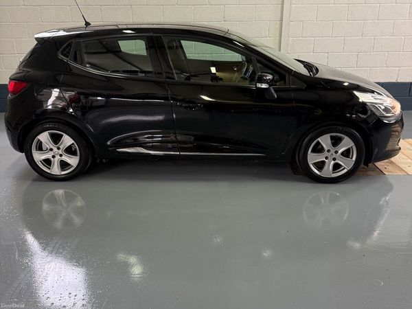 Renault Clio Hatchback, Petrol, 2016, Black