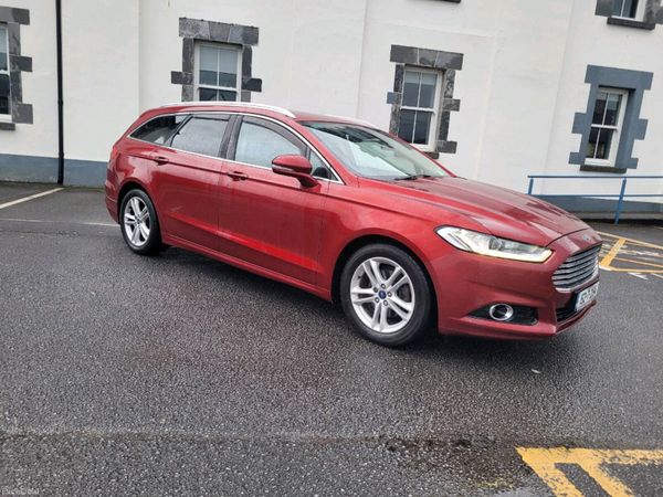 Ford Mondeo Hatchback, Diesel, 2015, Red