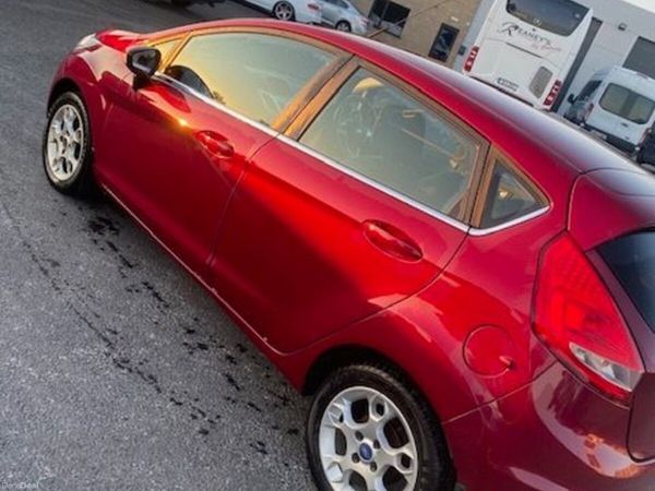 Ford Fiesta Hatchback, Petrol, 2012, Red