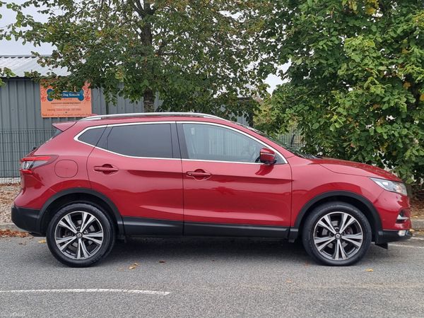 Nissan Qashqai Hatchback, Diesel, 2019, Red