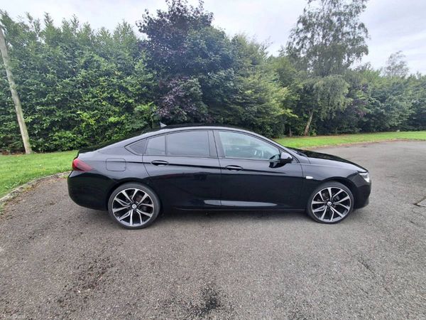 Opel Insignia Hatchback, Diesel, 2022, Black