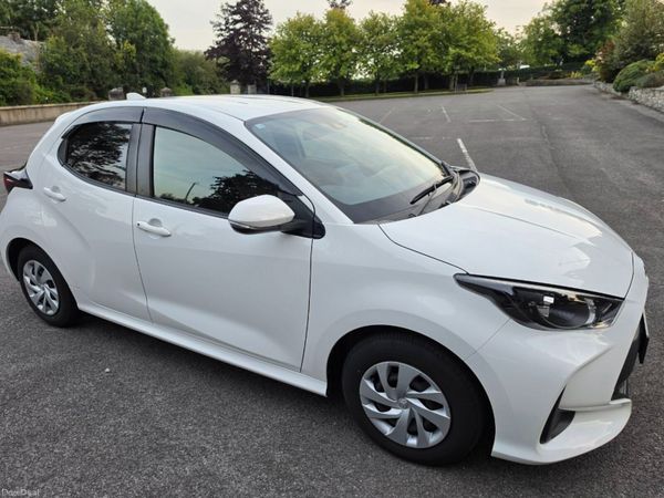 Toyota Yaris Hatchback, Petrol Hybrid, 2020, White