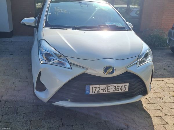Toyota Vitz Hatchback, Petrol Hybrid, 2017, White