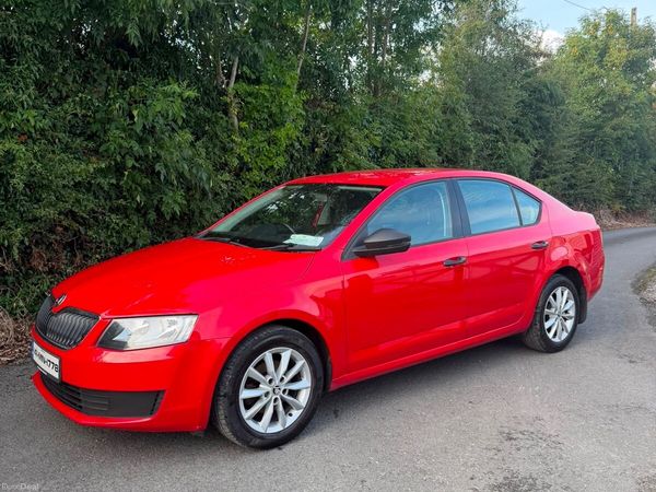 Skoda Octavia Hatchback, Diesel, 2014, Red