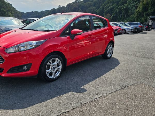 Ford Fiesta Hatchback, Petrol, 2014, Red
