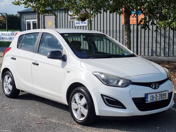 Hyundai i20 Hatchback, Petrol, 2013, White