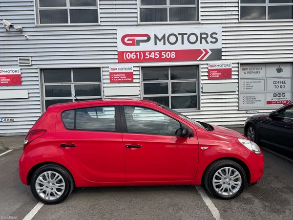 Hyundai i20 Hatchback, Petrol, 2011, Red