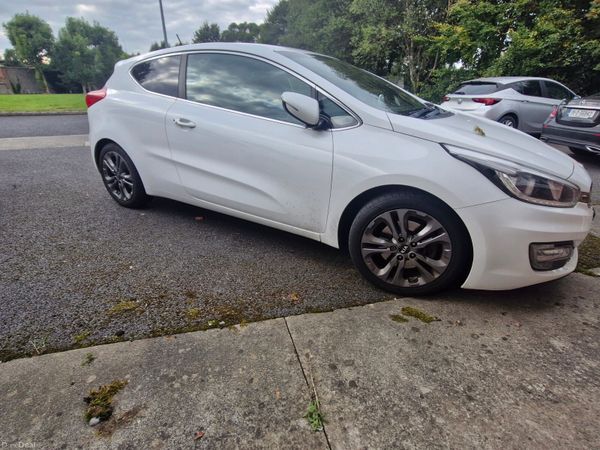 Kia Ceed Hatchback, Petrol, 2014, White