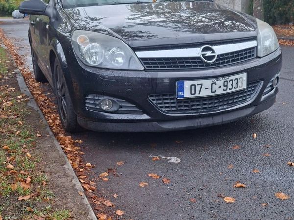 Opel Astra Hatchback, Petrol, 2007, Black