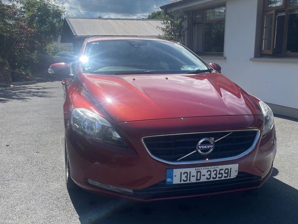 Volvo V40 Hatchback, Diesel, 2013, Red