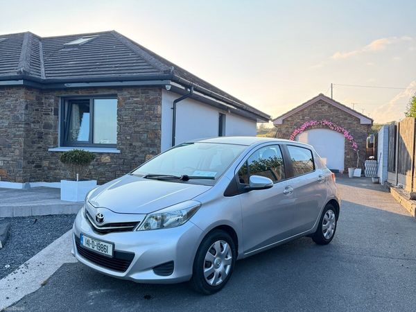 Toyota Yaris Hatchback, Petrol, 2014, Silver