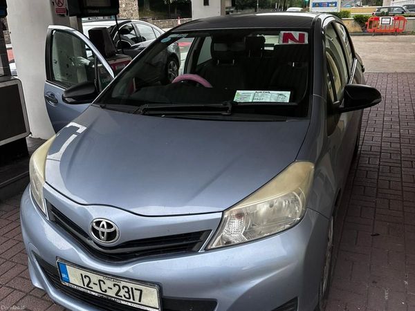 Toyota Yaris Hatchback, Petrol, 2012, Blue