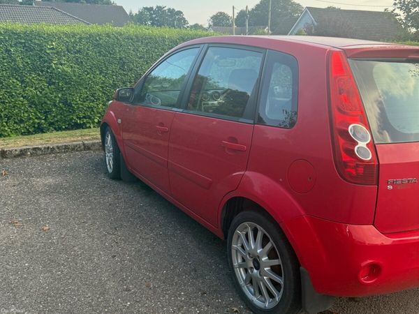 Ford Fiesta Hatchback, Petrol, 2008, Red