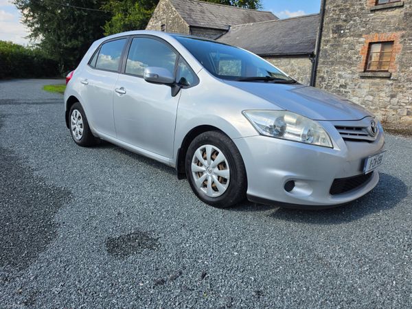 Toyota Auris Hatchback, Diesel, 2011, Silver