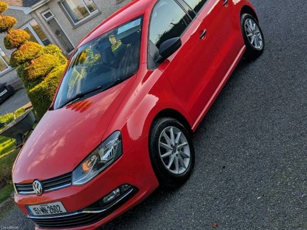 Volkswagen Polo Hatchback, Petrol, 2015, Red