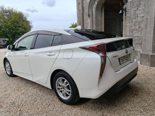 Toyota Prius Hatchback, Petrol Hybrid, 2017, White
