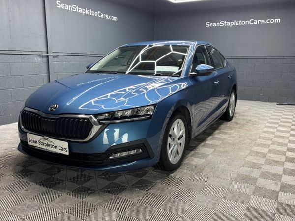 Skoda Octavia Hatchback, Petrol, 2021, Blue