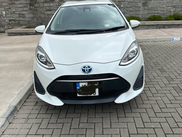 Toyota Aqua Hatchback, Petrol Hybrid, 2018, White