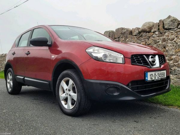 Nissan Qashqai Hatchback, Diesel, 2012, Red