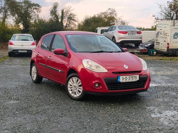 Renault Clio Hatchback, Ethanol Petrol, 2011, Red