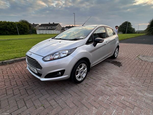 Ford Fiesta Hatchback, Petrol, 2013, Silver
