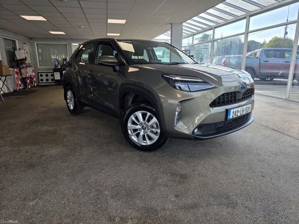 Toyota Yaris Cross Hatchback, Petrol Hybrid, 2024, Green