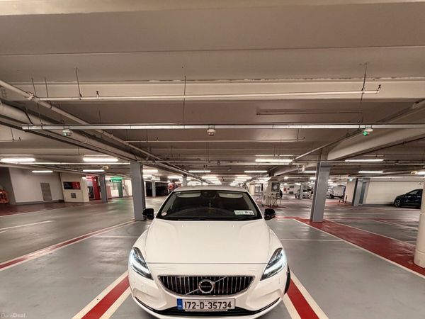 Volvo V40 Hatchback, Diesel, 2017, White