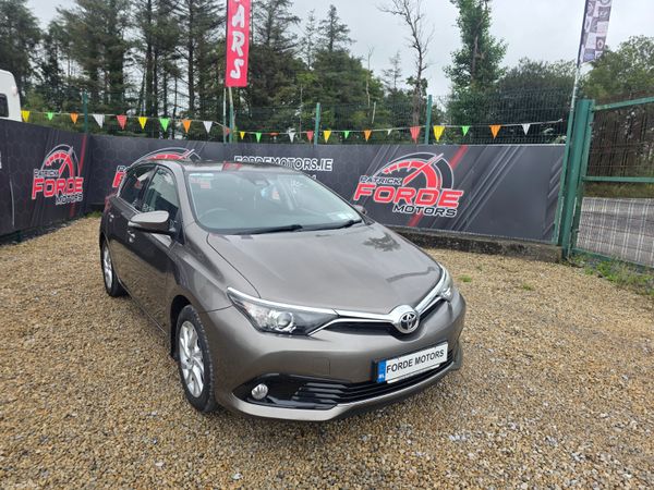 Toyota Auris Hatchback, Petrol, 2017, Grey