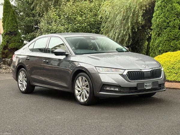 Skoda Octavia Saloon, Petrol, 2022, Grey