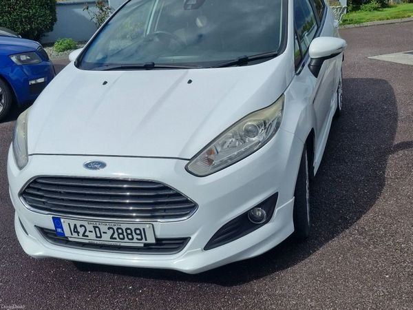 Ford Fiesta Hatchback, Petrol, 2014, White