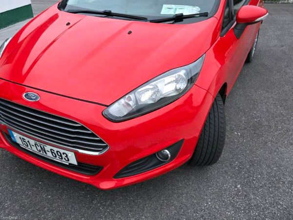 Ford Fiesta Hatchback, Petrol, 2015, Red