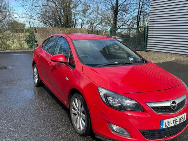Opel Astra Saloon, Diesel, 2013, Red