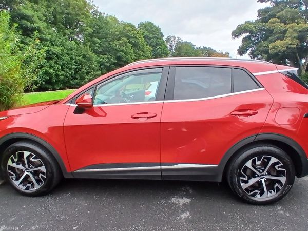 Kia Sportage SUV, Diesel Hybrid, 2023, Red